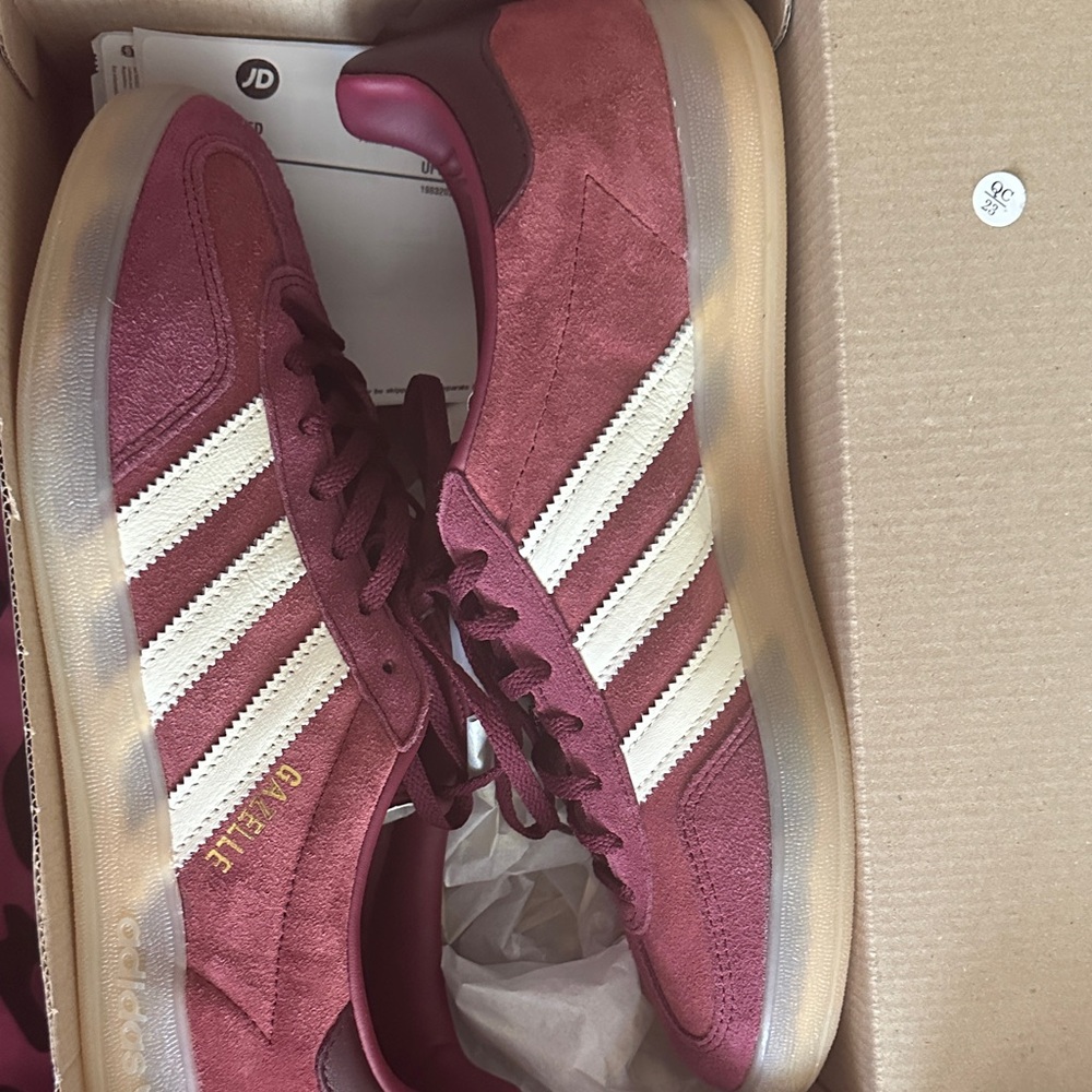 Adidas Women's Maroon and Cream Sneakers size 10 fits like 10.5